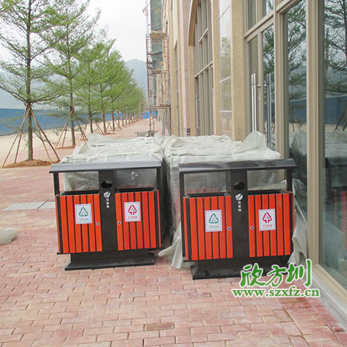廣州清遠地產(chǎn)物業(yè)公司，增添欣方圳鋼木垃圾桶